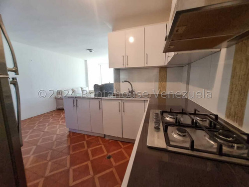 Fina Barro Alquila Apartamento En Los Chorros 24-22583 Yf