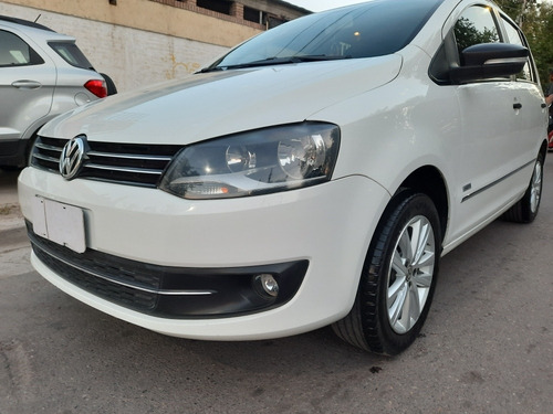 Imagen 1 de 18 de Volkswagen Suran 2014 1.6 Highline 101cv Cuero