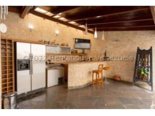 #23-26069 Espectacular Casa Ubicada La Urbanizacion Prados Del Este