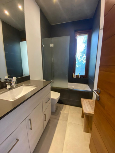 Moderna Casa En Condominio Alto Nogales. Machalí.