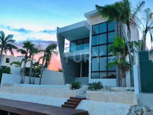Imagen 2 de 28 de Se Vende Lujosa Casa En Puerto Cancún C2023