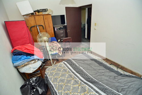 Casa En Venta En La Unión 2 Dormitorios Con Patio Al Frente Y Fondo Con Cochera Propiedad Horizontal