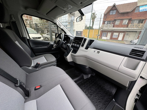Toyota Hiace 2.8 Tdi Furgón 6at L2h2 3a 5p