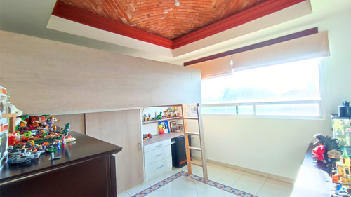 Casa En Venta En Colinas Del Bosque 3ra Seccion, Corregidora, 5 Habitaciones