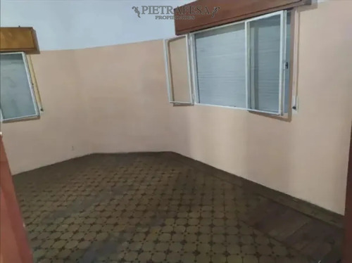 Casa En Alquiler, 3 Dormitorios, 1 Baño, Patio, Cochera. Cerro.