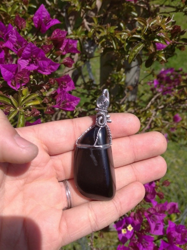Imagen 2 de 2 de Dije De Obsidiana Engarzado A Mano En Alambre De Acero