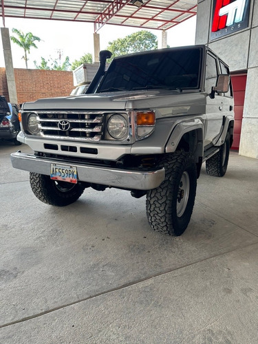 Imagen 1 de 7 de Toyota Machito 4500