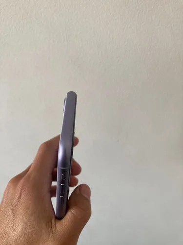 Apple iPhone 11 (64 Gb) - Morado (Usado)