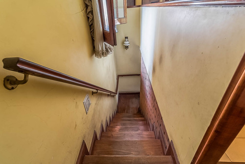 Casa · En Venta · 2 Plantas, 6 Ambientes · Con Amplio Terreno A Refeccionar · Castelar