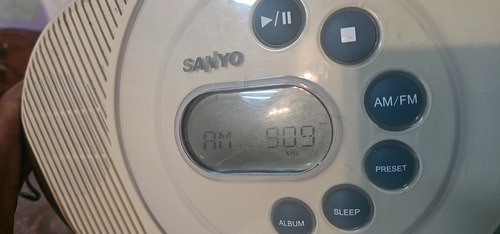 Radio Reloj Sanyo Beige (Usado)