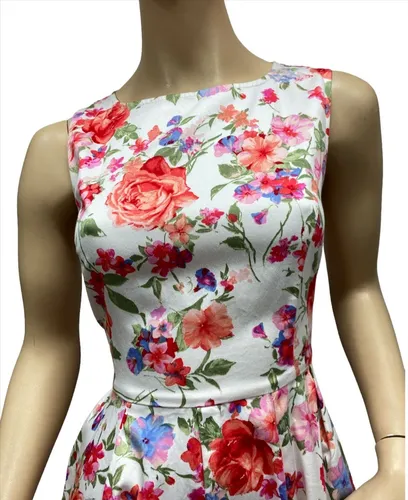 Vestidos con tela floreada sale