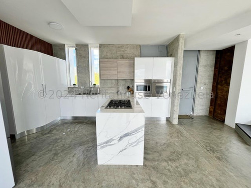 Ofrecemos En Alquiler Exclusivo Y Elegante Loft Ubicado En Oripoto 24-14767