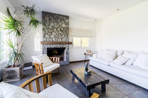 Casa En Venta Sobre Lote A La Laguna - San Agustín, Villanueva.