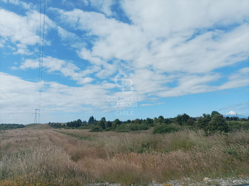 A Orilla De Carretera, Área Turística, Industrial.