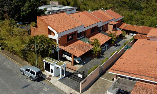 Espectacular Casa Totalmente Remodelada Urb. Miranda Caracas 24-20217