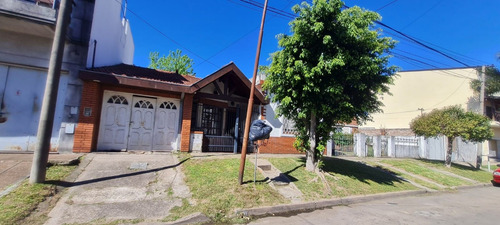 Excelente Oportunidad! Casa En El Palomar A Refaccionar. Consta De 3 Ambientes Amplios Garage 2 Autos Tomo Depto Financio F: 9360