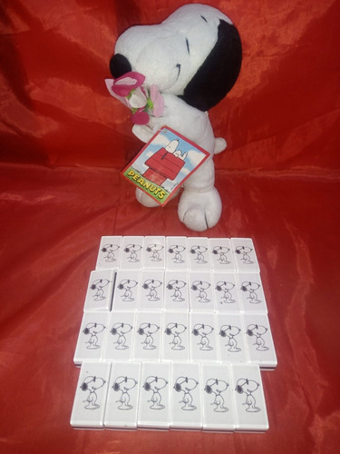 Domino De Acrílico Y Peluche De Snoopy Peanuts De Colección 
