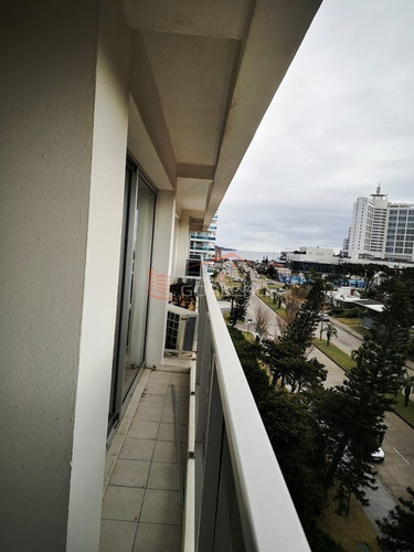 Imagen 15 de 30 de Venta De Apartamento En Punta Del Este, Avda Chiverta A Metros De La Playa Brava Y Mansa