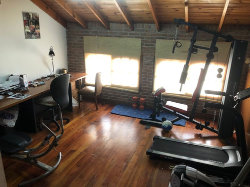 Merolla Vende | Hermosa Casa De Seis Ambientes En Parque Patricios Usd 550.000