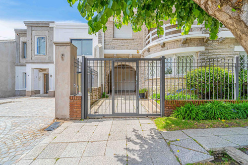 Venta - Casa - 5 Ambientes - Barrio Los Troncos