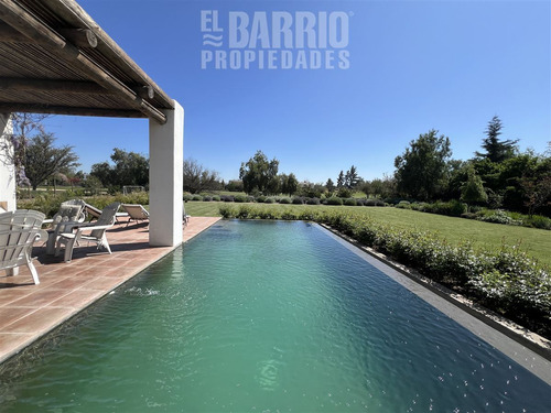 Casa En Venta De 3 Dorm. En Colina