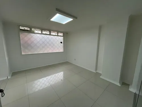 Consultorio En Arriendo/venta En Los Cedros. Cod V16262