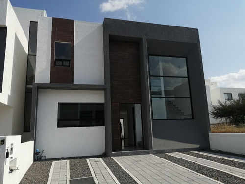 Hermosa Casa En Juriquilla San Isidro, Estudio O 4ta Recamar