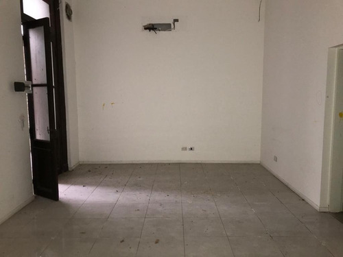 Imagen 9 de 25 de Alquiler. Oficina. 5 Ambientes. Vidriera. Patio. Córdoba Y Dorrego.