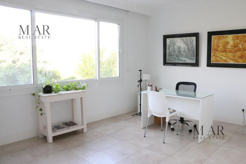 Imagen 3 de 30 de Imponente Casa En Venta Al Lago En Barrio Los Lagos Nordelta. 4 Dormitorios.