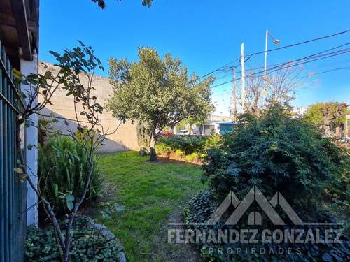 Venta De Casa 3 Amb En Lanus Este Con Patio, Fondo Y Garage