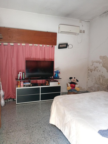 Casa Sobre Lote Propio A Una Cuadra De La Estacion De Caraza.