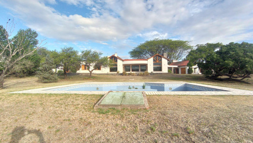 Casa En Venta Golf De Villa Allende  10800 Metros Cuadrados De Terreno Zona E4