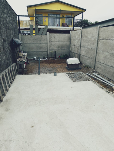 Casa Con Cierre Perimetral, Porton Corredera, Loza