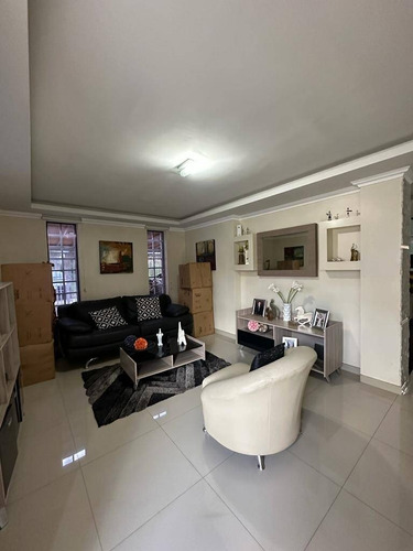 Imagen 2 de 11 de Hilmar Rios C163295 Vende Town House En Manantial Naguanagua Tlf 0414-432-69-46 @hilmaririos.remax.al