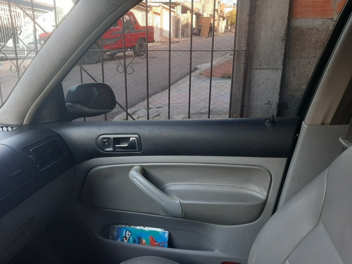Imagem 9 de 15 de Volkswagen Golf 2000 2.0 5p