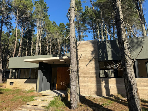 Casa En Venta 4 Ambientes, A Estrenar - Villa Robles - Pinamar