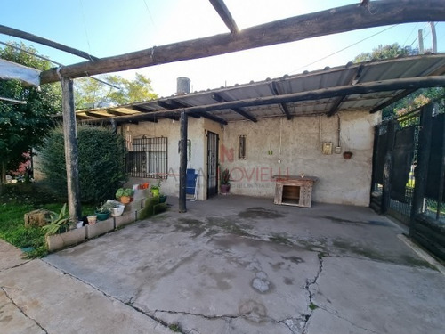 Imagen 3 de 30 de Casa Al Frente Con Prefabricada Al Fondo