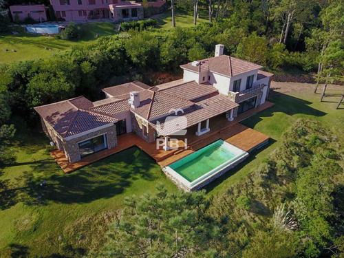 Casa En Venta Las Cumbres 3 Dormitorios - Ref : Pbi598