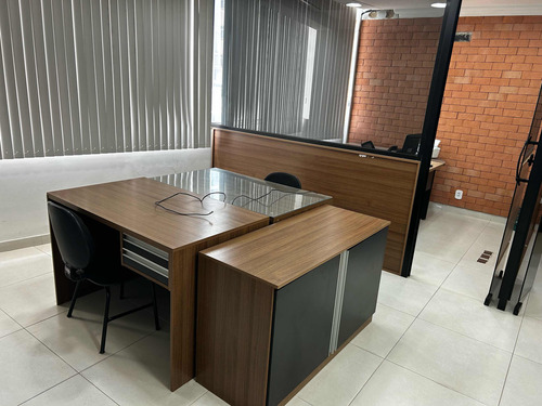 Sala Comercial Mobiliada E Com Equipamentos De Escritório