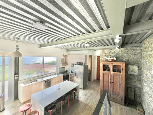 Sólida Casa En Venta Con Preciosas Vistas Al Mar, Zapallar