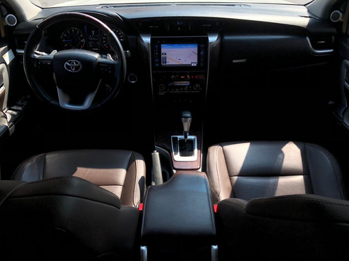 Toyota Hilux SW4 4.0 SRX 4X4 7 LUGARES V6 24V GASOLINA 4P AUTOMÁTICO