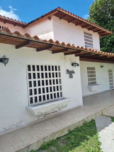 Imagen 2 de 12 de En Venta Quinta Urb. Andres Bello Maracay 580 Mts.