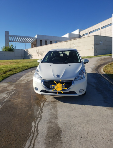 Peugeot 208 1.5 Allure Touchscreen 2016