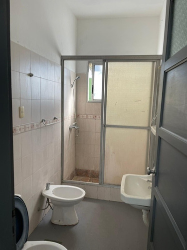 Imagen 8 de 12 de Linda Casita En Planta Alta De 2 Dormitorios Cocina Baño Etc