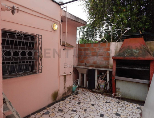 Ph De 3 Ambientes En Muy Lindo Barrio