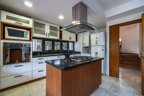 Venta/permuta Casa De 4 Dormitorios Con Amenities. San Marino, Funes Hills.