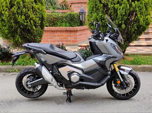 Honda X-adv 750cc.