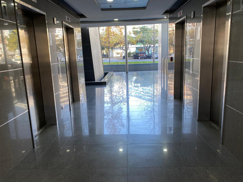 Excelente Oficina A Pasos Del Metro Manquehue