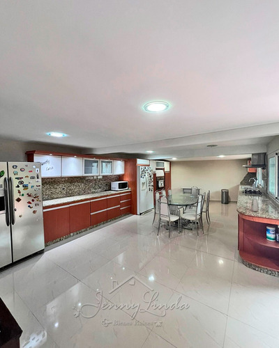 En Venta Hermosa Casa En Urb. Privada Bosque Monique, El Castaño Maracay Aragua