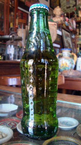 Antigua Botella De Gaseosa Sprite (relieve) (llena). 25851